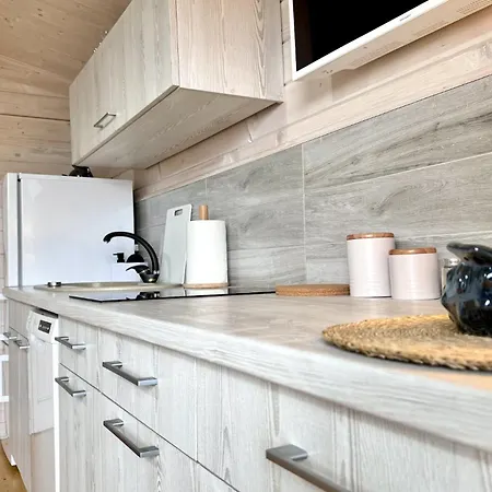 アパート I Marea Debina