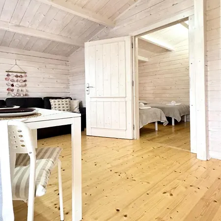 I Marea Debina アパート