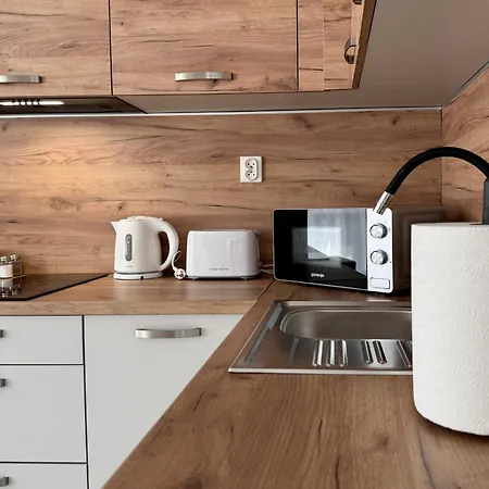 アパート I Marea Debina